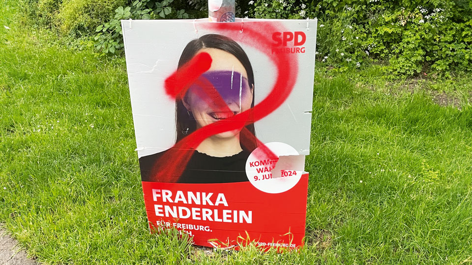 Verunstaltetes Wahlplakat von Franka Enderlein